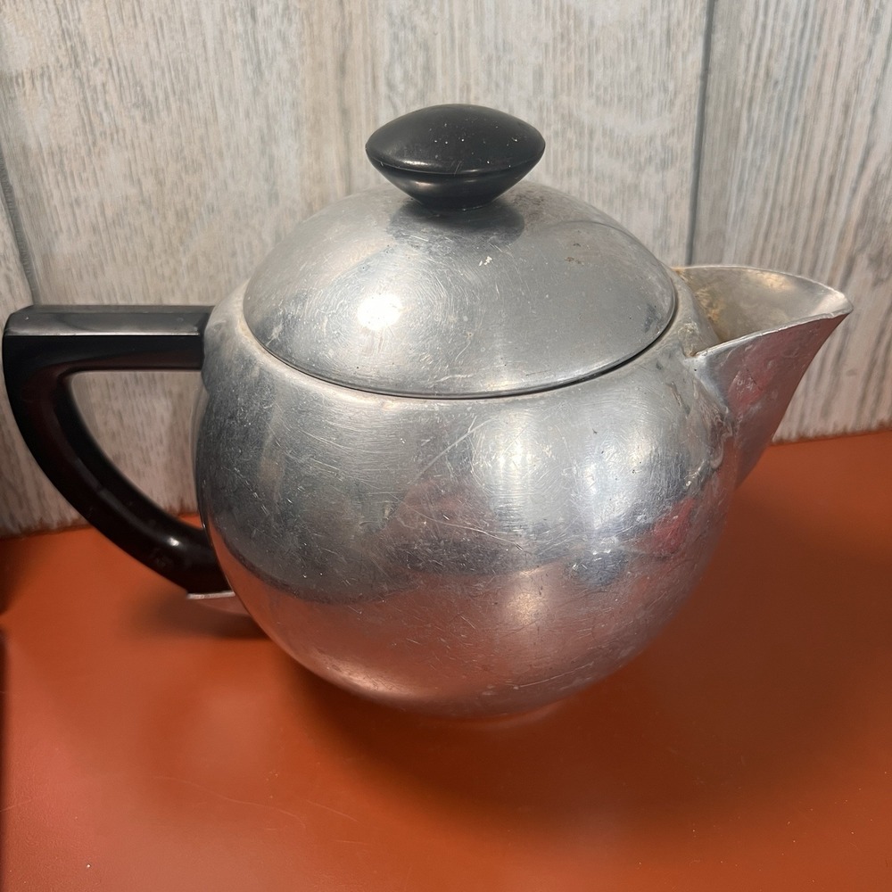 Vintage Mirro Aluminum Teapot 1526M 1 1/2 qt Made USA Mid-Century MCM Heavy Duty